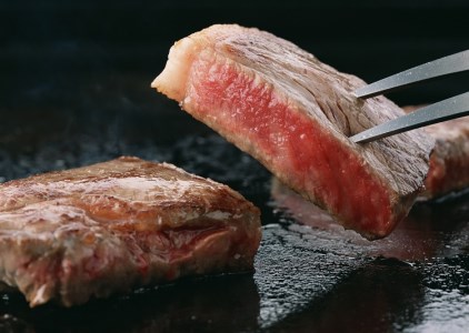 牛肉 【プレミアムシリーズ】厳選宮崎牛メス指定 A5等級内モモステーキ 300ｇ