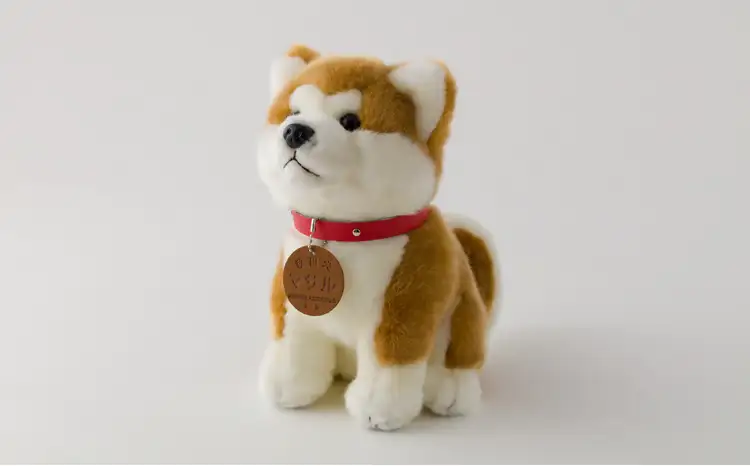 65P7302 秋田犬マサルぬいぐるみ　座りＭサイズ【秋田犬保存会】