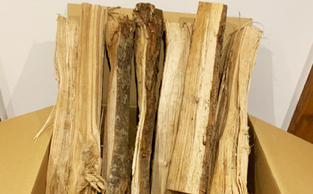 金山町産 乾燥楢薪（小割り） 20kg【乾燥期間：半年～1年】 広葉樹 薪ストーブ キャンプ アウトドア 焚火 焚き火 暖炉 薪風呂 F4B-0461