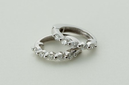 【ジュエリーの街、山梨県甲府市】ダイヤ0.34ct K18WGピアリング　LE346W