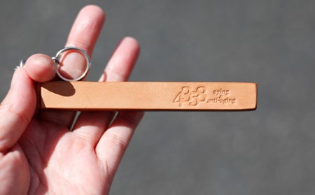 本革 ホテルキーホルダー 【ナチュラル】 ／ 4358 キーホルダー ルームキーホルダー レザー おしゃれ シンプル かっこいい プレゼント 贈り物 ギフト プチギフト 誕生日 男性 女性 メンズ レディース 大人 ファッション 雑貨 レザー小物 レザー製品 レザークラフト お洒落