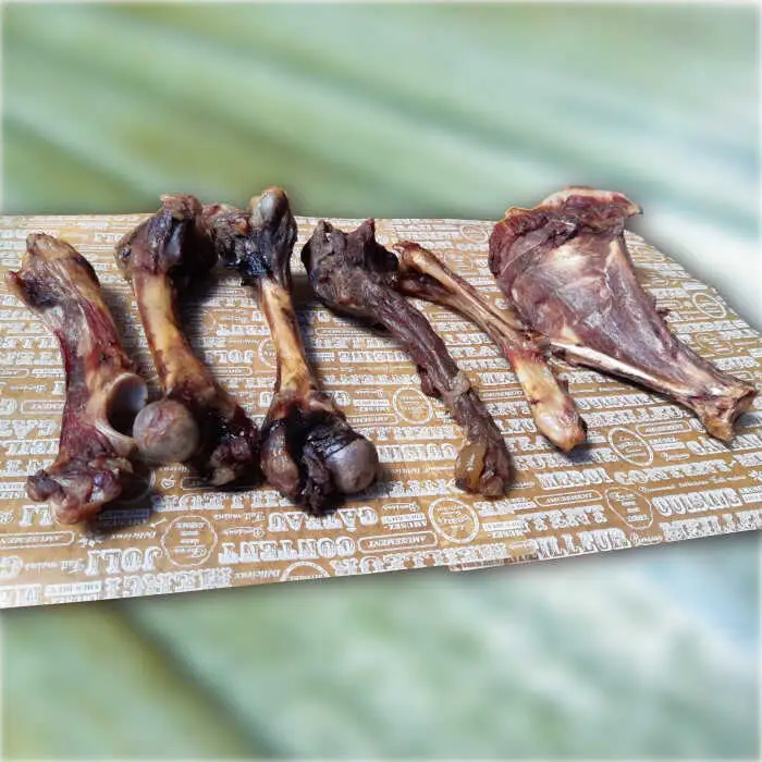 【全３回定期便】＜中型犬用・大容量＞スモーキーな香りが食欲をそそる！天然いのしし骨ガム500g 総計1.5kg（肩甲骨もしくは橈骨） 吉野ヶ里町/まちづくり会株式会社[FBK049]