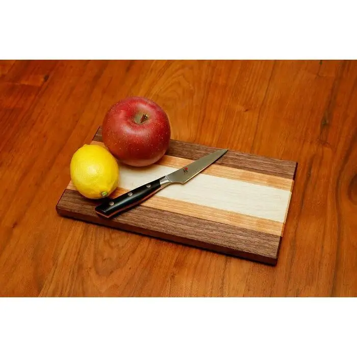 食卓に彩を添える小ぶりなカッティングボード typeWCM