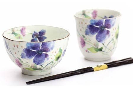 【美濃焼】「＆藍」and-ai 夫婦茶碗セット『花水彩』柄   多治見市/エー・アイ  食器 セット 花柄 湯呑 茶碗 箸 夫婦 レトロ 器 美濃焼 夫婦 ペア セット 紅白 記念日 記念 特別 お祝い ギフト プレゼント 贈答 贈り物 送料無料  [TAG002]