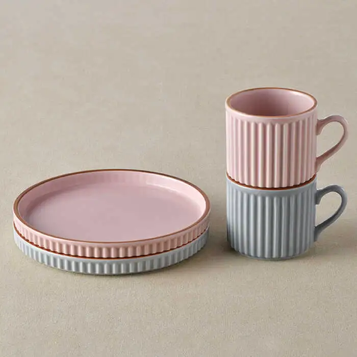 【波佐見焼】ギアシリーズ カップ＆ソーサー ピンク＆グレー プレート マグカップ ペアセット 17.5cm 6寸 食器 皿 【大新窯】 [DC112]  波佐見焼