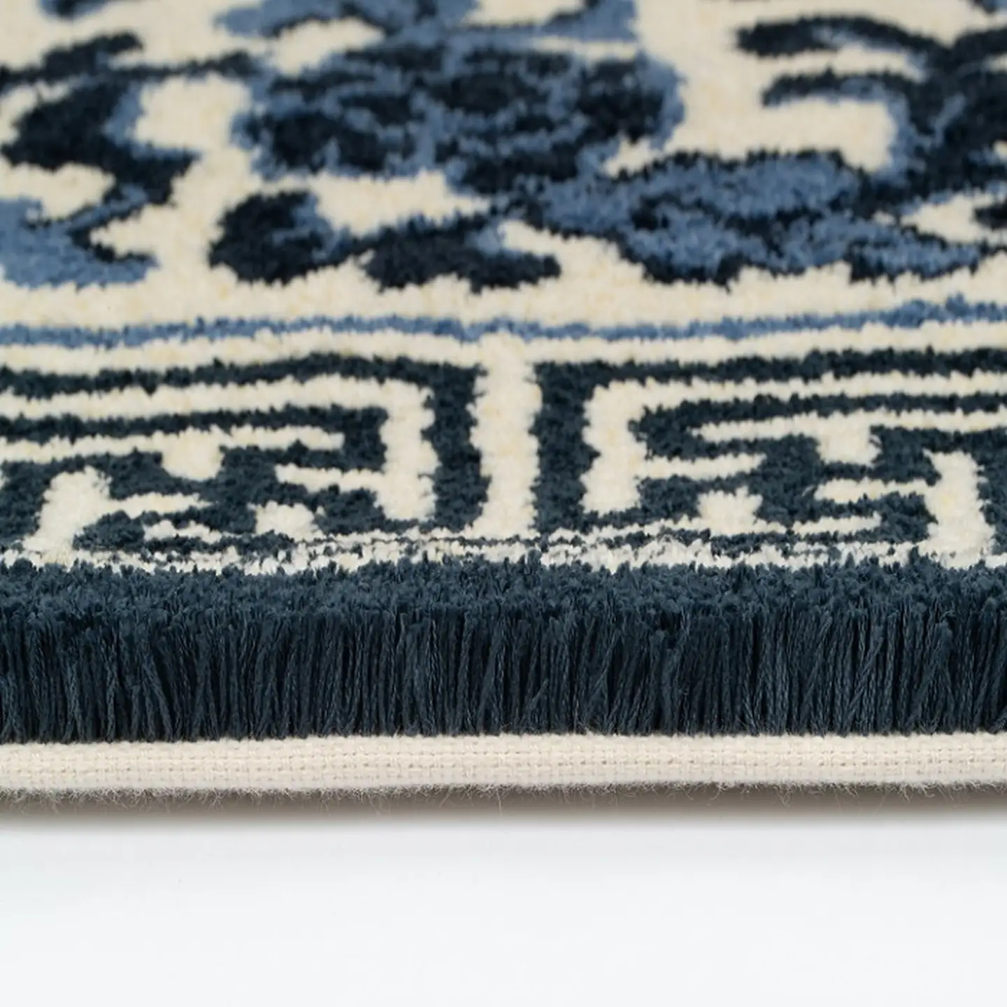 鍋島緞通[手刺繍]鍋島蔓牡丹縁まんじ文/原糸地 70×120cm：C510-004
