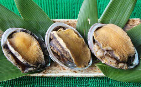 北海道 礼文島産 天然 蝦夷蒸しあわび 120g (3～5個)［野崎水産］【 あわび アワビ 鮑 蒸しあわび 天然 蝦夷あわび 珍味 おつまみ 海鮮 貝 】