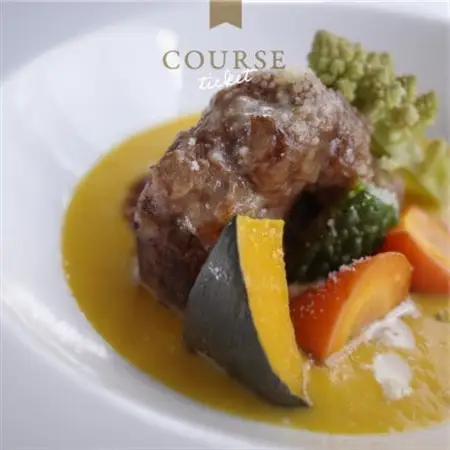 大阪・中之島の夜景が美しい『創作料理とワインのお店 上田慎一郎』肉・魚メイン2種のペアお食事券【1418936】