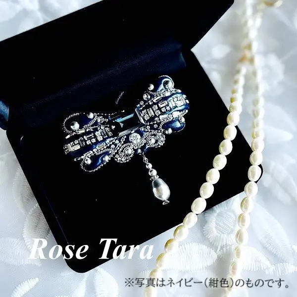クラシカルなリボンブローチ（赤ーレッド）希少なスワロフスキー クリスタルを使用したRose　Taraオリジナルデザインブローチ