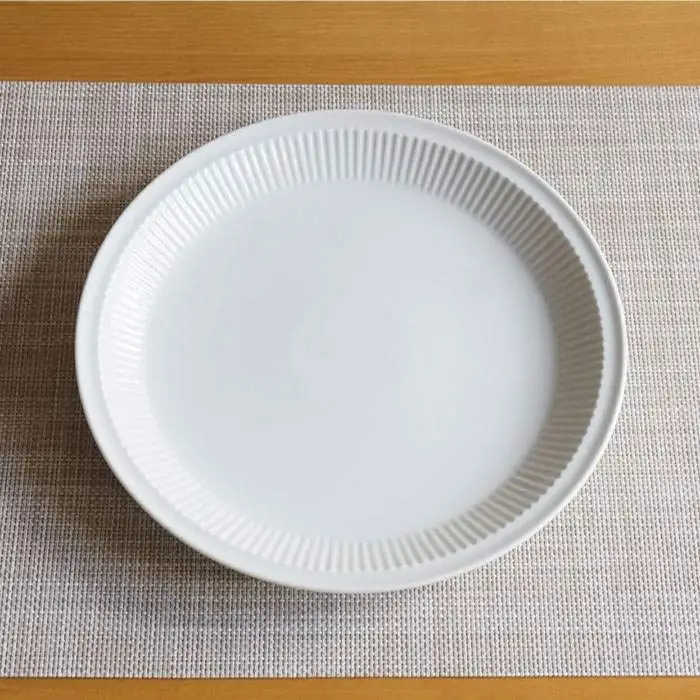 【白山陶器】【美しいレリーフ模様】よしず彫 大皿 1ピース 白磁 食器 【波佐見焼】 [TA73] 波佐見焼