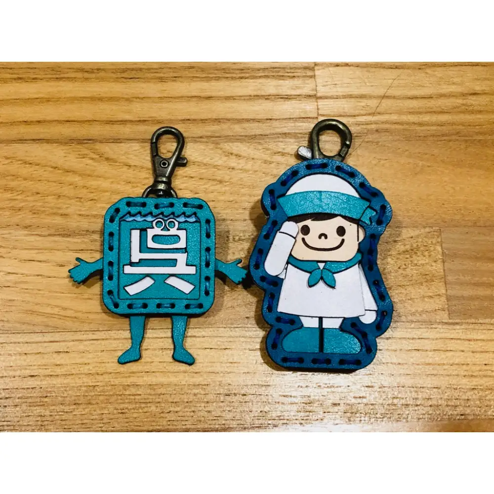 呉氏＆水兵さん レザーキーホルダーセット 透明ケース入り 革 一点もの ゆるキャラ 広島県 呉市 ku022-002-r