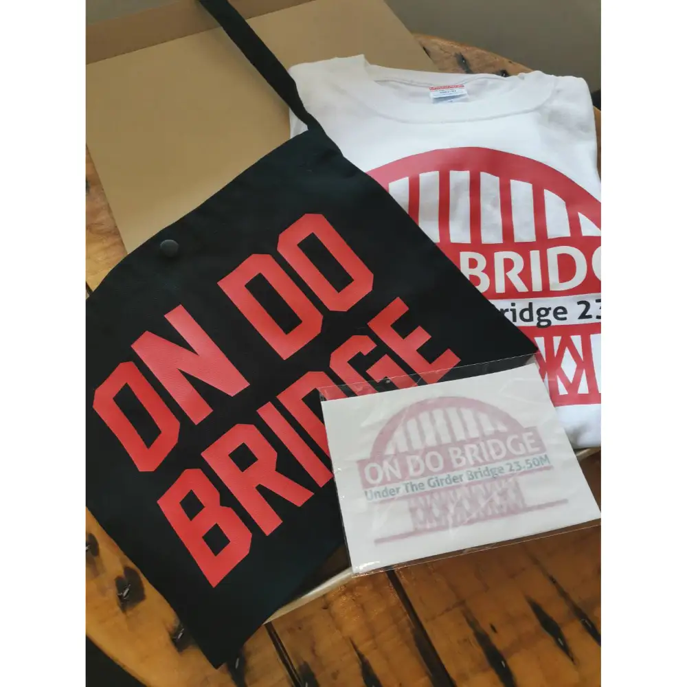 ON DO BRIDGEオリジナル TシャツSET 大人 【Aセット】 L オリジナル セット 半袖 綿100％ サコッシュ キャンパス地 ステッカー KIDS 子供用  大人用 メンズ レディース 男女兼用 おそろい 親子コーデ お取り寄せ 送料無料 広島県 呉市 ku035-002-l-r