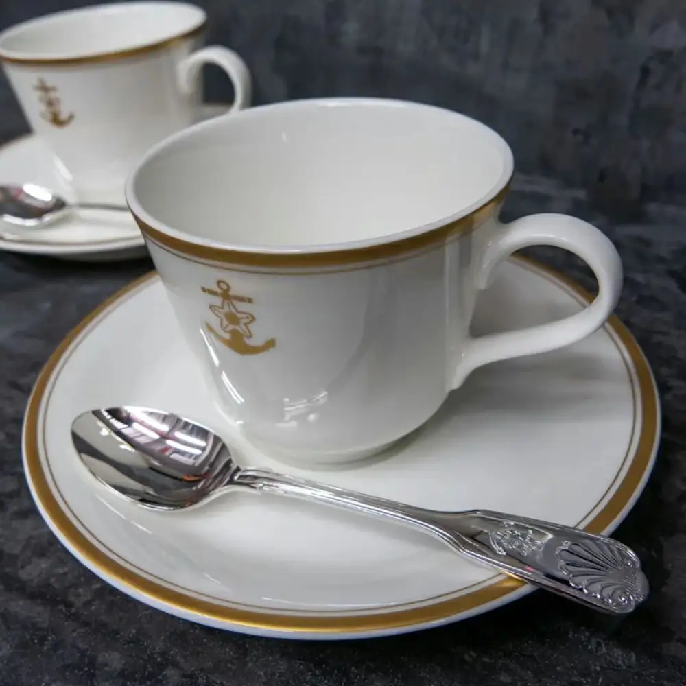 コーヒーカップ＆ソーサー 2客 (桜に錨)＋海軍復刻ティースプーン2本 (捧吉右衛門商店製紅茶匙) セット  2客 化粧箱入り カップアンドソーサー ティースプーン 洋白 ニッケルシルバー 食器 陶器 ギフト 贈り物 プレゼント 広島県 呉市 ku091-046-r