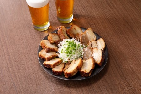 【ブロック塊】【特製】とろ旨炙り焼豚　三河豆味噌仕立て 総重量1.4kg（3～5本入り）チャーシュー 焼き豚 おつまみ おにぎりの具 ボリューム 肉 豚肉 ブタ肉 豚バラ 晩酌 お弁当 おかず 丼 チャーハン たれ 醤油 欲張り ご飯のお供 時短料理 　H166-024