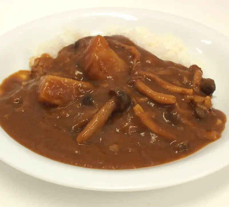 信濃の国アルクマ　きのことすりおろしリンゴのカレー・ブルーベリーカレーセット