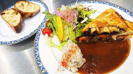 牛ほほ肉と根野菜のパイ包み 根菜 パイ 洋食 無添加 人参 レンコン ジャガイモ 牛肉 H080-047