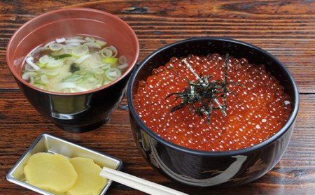 釧路発祥 【炉端焼き】 喰処『シャケ番屋』 3000円分 お食事券 旅行 観光 海鮮丼 ろばた焼き いくら丼 北海道 釧路市 F4F-2131