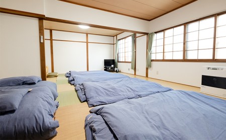 ゲストハウス松よし ご宿泊券 ファミリールーム 1泊1部屋6名様まで 宿泊チケット 旅行 家族 友人 子連れ 家族連れ 和 モダン 無人ゲストハウス 料理ができる オープンキッチン 喫煙ルーム トイレ シャワールーム 