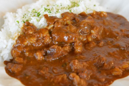 黒毛和牛 贅沢牛すじカレー 中辛 5食セット / 山中牧場 / 長崎県 雲仙市 [item0936] レトルト カレー レトルト食品 国産牛 常備食 常温保存 備蓄食 非常食