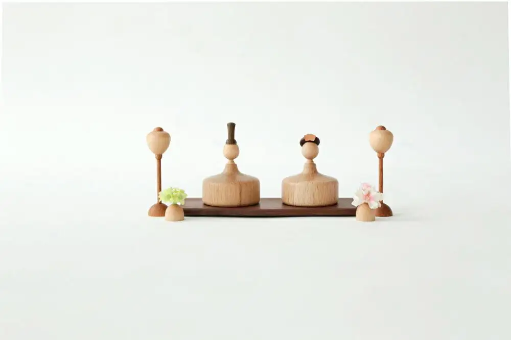 旭川クラフト K-WOOD(ケイ ウッド) ひな人形 しかくびな 【 国産 無垢 インテリア 木製 ナチュラル 雛人形 コンパクト 節句 ひな祭り お雛様 プレゼント 北海道 】_00783