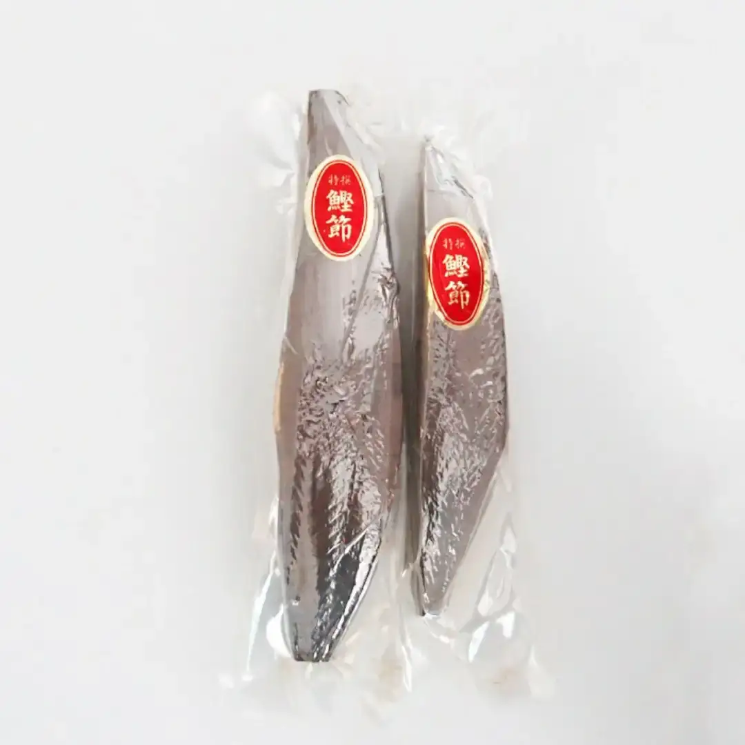 UMAMI 鰹節削り器 本枯鰹節（2本） セット 桐 青紙×白樫 045S004