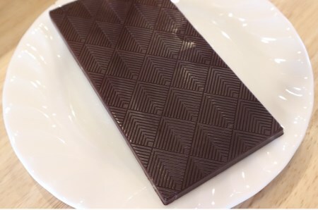 こだわり焙煎！ハイカカオチョコレート55g×２枚（ガーナ産カカオ70％）【ココナッツシュガー使用】 【R00287】