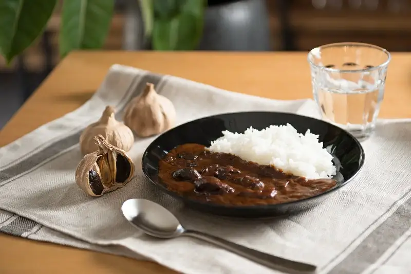 甲斐の黒にんにく150gと黒にんにくカレー3個詰合せ 082-010