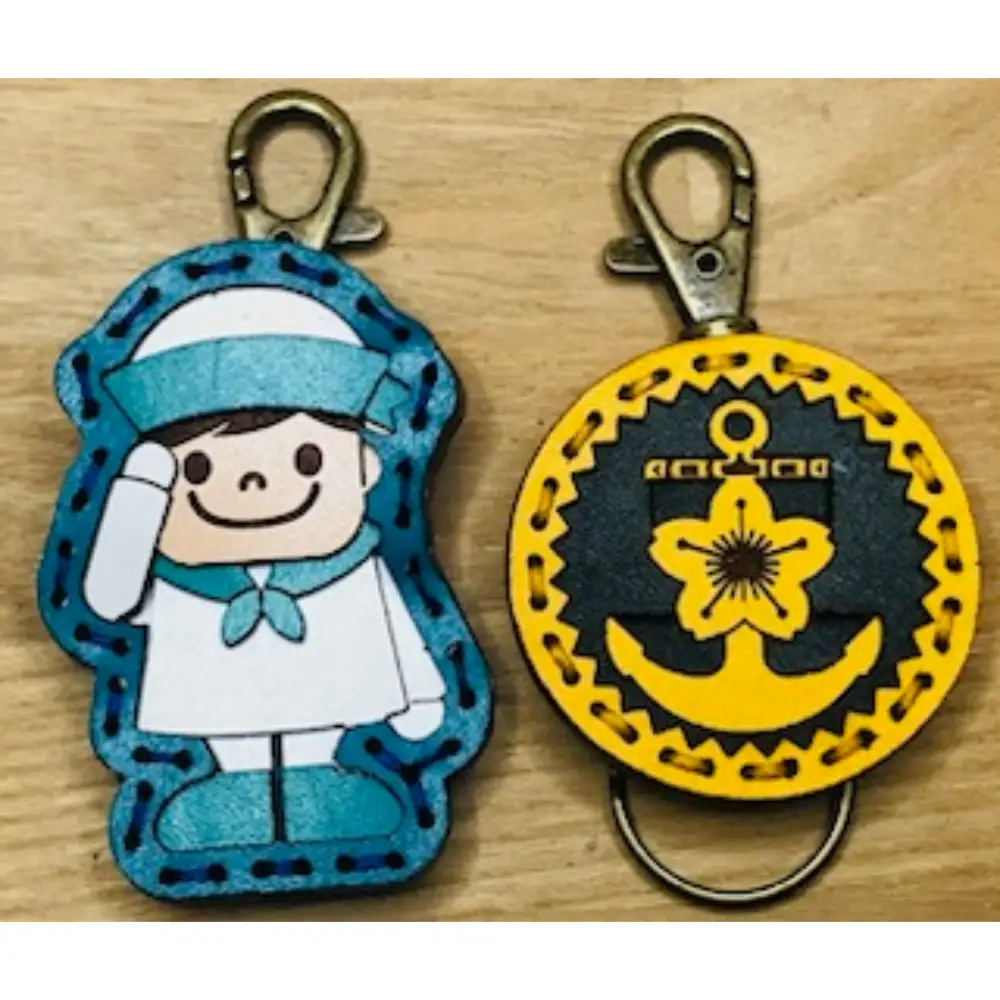 水兵さん＆海自ロゴ レザーキーホルダーセット（黄色）手作り 一点もの 革製品 レザー キーリング レディース メンズ 鍵 バッグチャーム ストラップ 革小物 水兵 海上自衛隊 ロゴマーク ギフト プレゼント 送料無料 ku022-018-ye-r