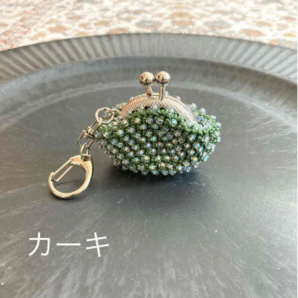 【カーキ】ハンドメイドのビーズがま口キーホルダー（シルバー）｜キーホルダー