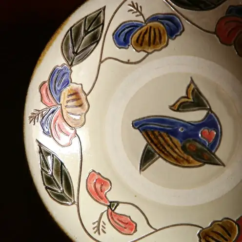 【陶芸工房ふじ】７寸皿（ハイビスカスとクジラ）重ね焼き