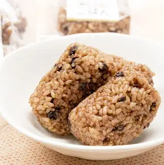 【6ヶ月定期便】さっちゃんの酵素玄米ごはん「冷凍タイプ」70g×2個×14パック×6回 コシヒカリ おにぎり 健康 美容 新潟県 パックご飯 定期便 1F14115