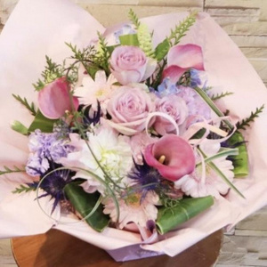 季節のフラワーアレンジメント Sサイズ 6回 定期便 6ヶ月 花 生花 フラワー ギフト プレゼント 贈り物 お祝い 記念日 誕生日 母の日 敬老の日 インテリア 雑貨 飾り おしゃれ 華やか かわいい 季節の花 アレンジメント ブーケ 癒し 岩手県 盛岡市 東北 岩手 盛岡 有限会社田村フローリスト