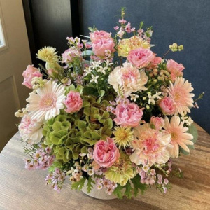 季節のフラワーアレンジメント Mサイズ 12回 定期便 12ヶ月 花 生花 フラワー ギフト プレゼント 贈り物 お祝い 記念日 誕生日 母の日 敬老の日 インテリア 雑貨 飾り おしゃれ 華やか かわいい 季節の花 アレンジメント ブーケ 癒し 岩手県 盛岡市 東北 岩手 盛岡 有限会社田村フローリスト