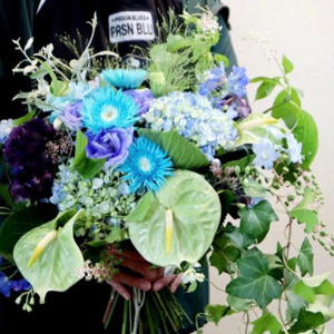 季節の花束 Mサイズ 6回 定期便 6ヶ月 ブーケ 花 生花 フラワー ギフト プレゼント 贈り物 お祝い 記念日 誕生日 母の日 敬老の日 インテリア 雑貨 飾り おしゃれ 華やか かわいい 季節の花 アレンジメント 癒し 空間 玄関 岩手県 盛岡市 東北 岩手 盛岡 有限会社田村フローリスト