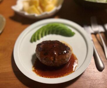 横濱上田屋謹製　肉屋のこだわりハンバーグ 〜A5黒毛和牛入り〜【150g×8個入り】 AEJ0003