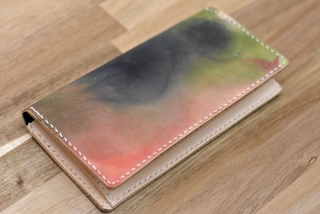 【限定1個】BLUE.ART 黒部の名水染めレザーロングウォレット２（長財布） 雑貨 革小物 姫路レザー 牛ヌメ革 経年変化 カード縦収納 コンパクト ジップ式小銭入れ 