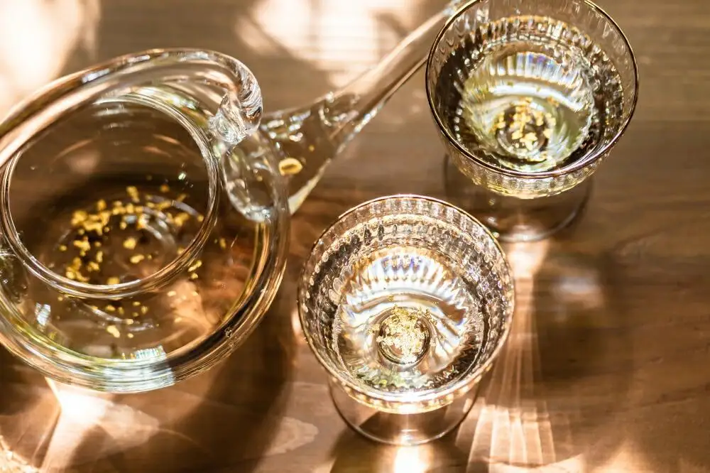 【月桂冠】日本酒 超特撰 特別純米 純金箔入１.８Lびん詰  日本酒