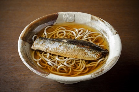 【 年越しそば 予約 】 石臼挽き 自家製粉 瑞穂そば （ にしんそば ） 2人前 つゆ付き ≪ 京丹波町産 蕎麦 100％使用 ≫ ※2026年12月発送 ※北海道・沖縄は配送不可 [011SK001L]