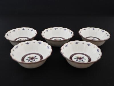 九谷焼　 2.5号小鉢揃　小花文　a01　銀泉窯 食器 キッチン雑貨 キッチンアイテム 雑貨 小物 お皿 小皿 食卓 テーブルコーディネート 