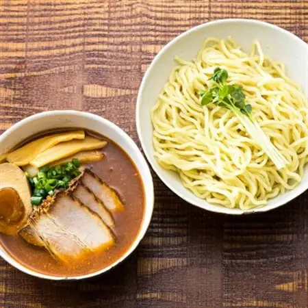 北海道のうま辛 つけ麺340g(2食入り)×2個＜計4人前＞ ちぢれ麺太麺_北海道で人気 ラーメン ちぢれ麺 釧路ラーメン 冷蔵 森谷食品 一人暮らし セット おかず ご当地グルメ 北海道 釧路町 釧路超 特産品_【配送不可地域：離島】【1436507】