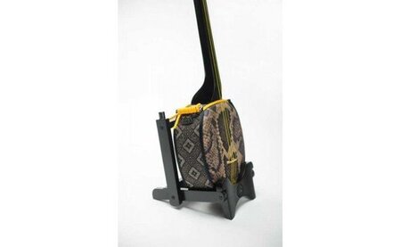 【専門職人が魂を込めた逸品】真壁型 奄美三味線（黒塗り） A033-004 三味線 楽器 奄美 シマ唄 手作り 民謡 ケース付き 替糸 音楽 伝統 奄美 鹿児島 奄美大島