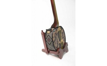 【専門職人が魂を込めた逸品】高級黒檀 真壁型 奄美三味線（スンチ塗） A033-005 三味線 民謡 シマ唄 伝統的工芸品
