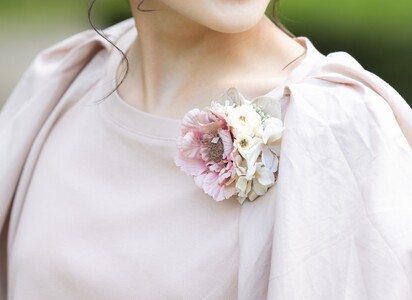 761 コサージュと髪飾りのフラワーアクセサリーセット（ピンク系）