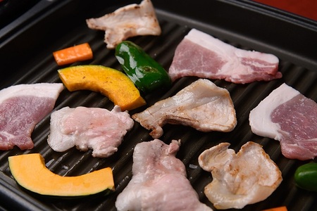 黒豚1頭焼肉セットA1250g ロース 肩ロース バラ モモ ハンバーグ 冷凍 小分け 黒豚 豚肉 お肉 肉