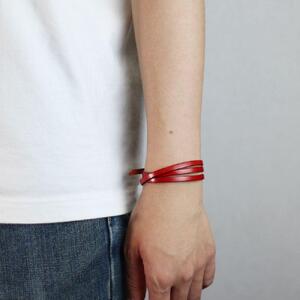 【栃木レザー 3重巻きブレスレット アンクレット】自由にアレンジを楽しめるデザイン レザーカラー：紅 WL009 紅 ブレスレット