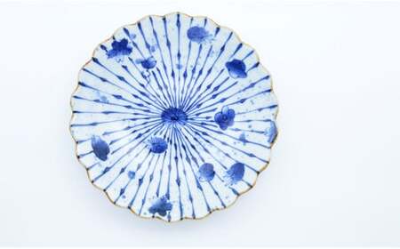 有田焼 十草花散らし8寸盛皿 2枚セット【まるぶん】24.5cm 食器 器 うつわ 磁器 皿 盛皿 パスタ皿 プレート ワンプレート 菊 手描き 染付 青 ブルー 電子レンジ対応 55000円 A55-159