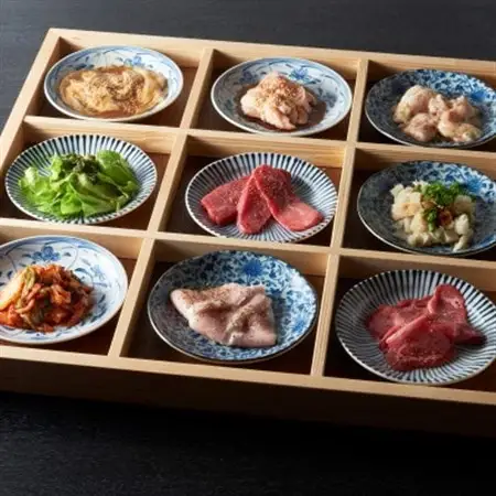 名古屋羽根つき餃子にこにこ餃子安城店と焼肉＆味噌とんちゃん屋安城ホルモンのご飲食券【1449734】
