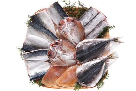 凍眠市場 三陸沖産 干物セットC 5種 計1.9kg ( さば 300g×3 アジ 150g×2 タイ150g×2 タチウオ 200g エイヒレ 100g×2） [シャディ 宮城県 気仙沼市 20564017]