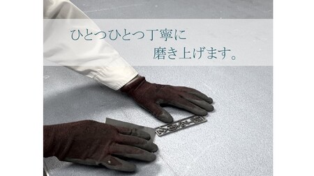 773 ステンレス製ネームプレート（ファイン仕上げ）桐の箱付き　牛本革ベルト付属