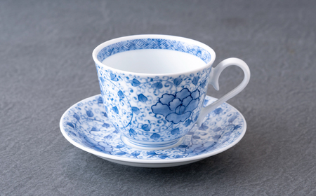 〈嘉泉窯〉総手描ボタン唐草コーヒー碗皿花割八寸皿
